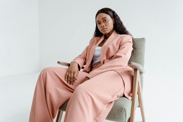 Come si verificano le fonti nelle notizie moderne?